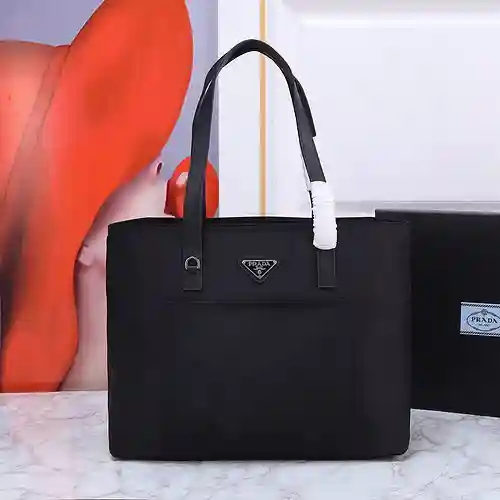 Bolso bandolera PRA@DA elaborado en piel de vacuno original importada, alta calidad, entrega en bols