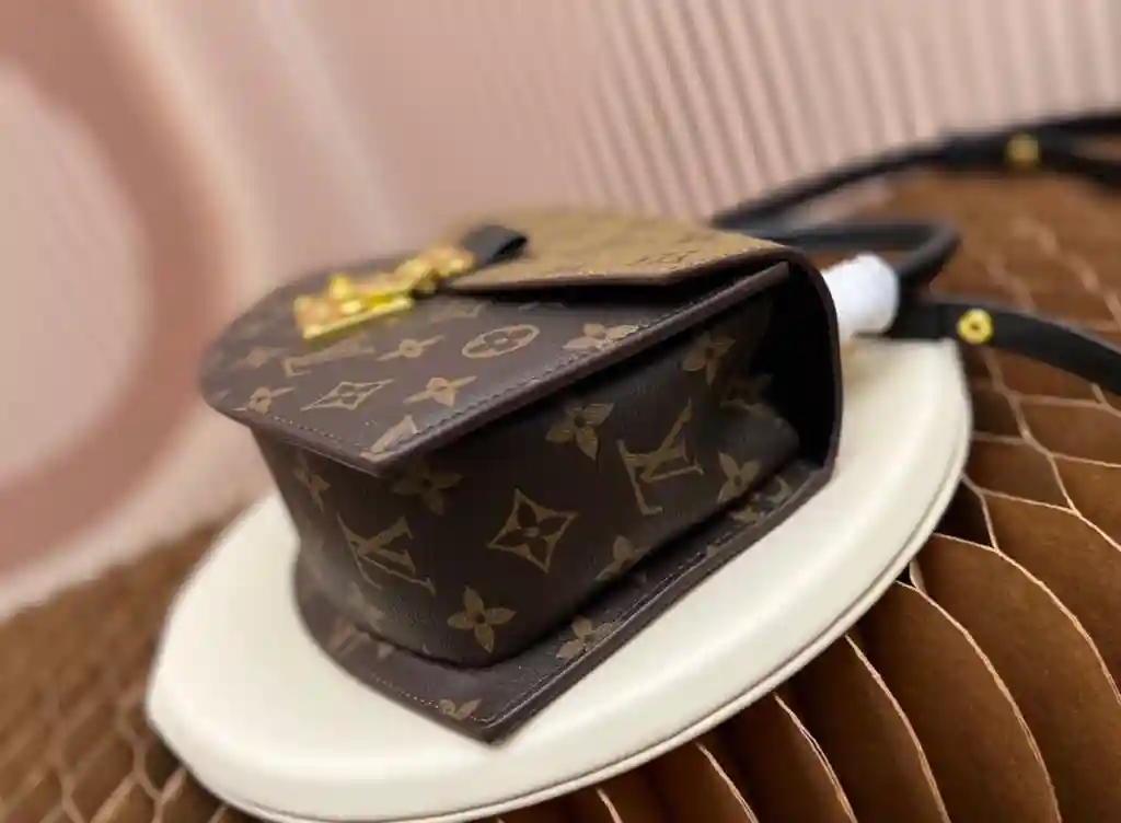 KK01950 (4).webp