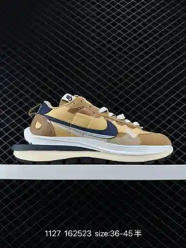 Técnicas de deconstrucción de Nike Sacai Familiar, Swoosh superpuesto, doble lengüeta, cordones y ta