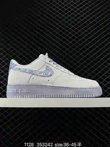 2. Nike Air Force Low 7 a nivel de empresa. Horma original y cartulina original. Crea una versión Ai