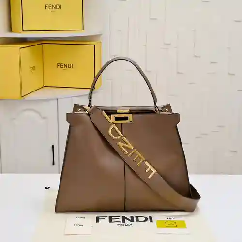 Bolso FEN@DI fabricado en piel de vacuno original importada, alta calidad, entrega en factura de bol