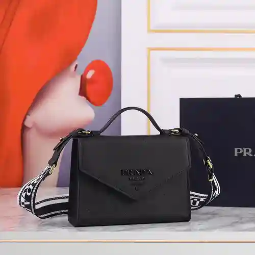Bolso bandolera PRA@DA elaborado en piel vacuna original importada, alta calidad, entrega en bolsa d