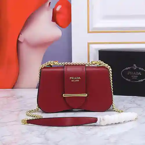 Bolso de cadena PRA@DA elaborado en piel de vacuno original importada, alta calidad, entrega en bols