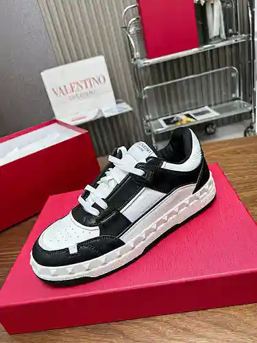 Modelo de pareja Valentino Código: 1129C00 Talla:: Talla de mujer 35-41, talla de hombre 39-45. (Los