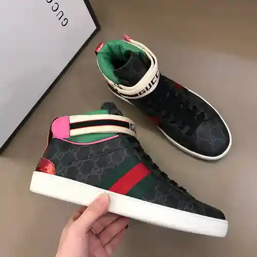 Modelo pareja GUCCI (forro de terciopelo opcional) Código: 1128B50 Talla:: Talla femenina 35-39. Tal