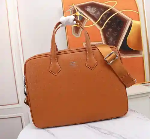Maletín para caballero, fabricado en cuero original importado de primera calidad, versión réplica de
