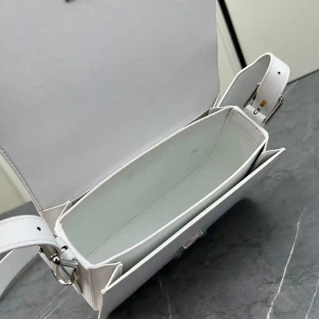 KK03450 (4).webp