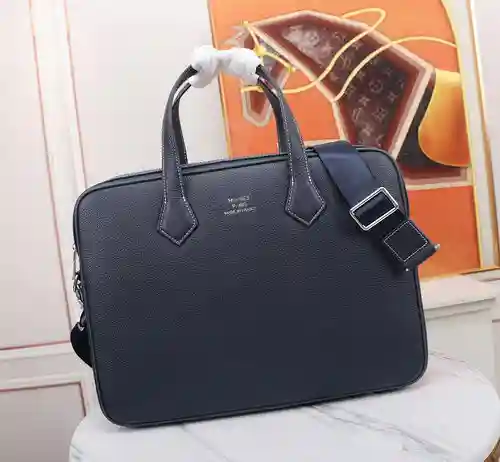 Maletín para caballero, fabricado en cuero original importado de primera calidad, versión réplica de