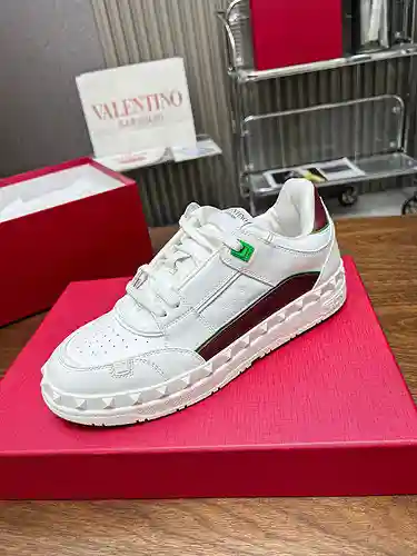 Modelo de pareja Valentino Código: 1129C00 Talla:: Talla de mujer 35-41, talla de hombre 39-45. (Los