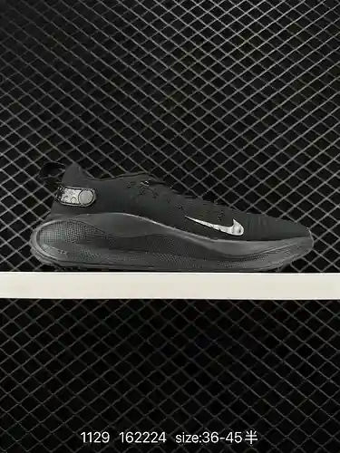 2 NIKE Zoom Diseño inspirado en los corredores cotidianos, que ofrece soporte sólido y tracción exce