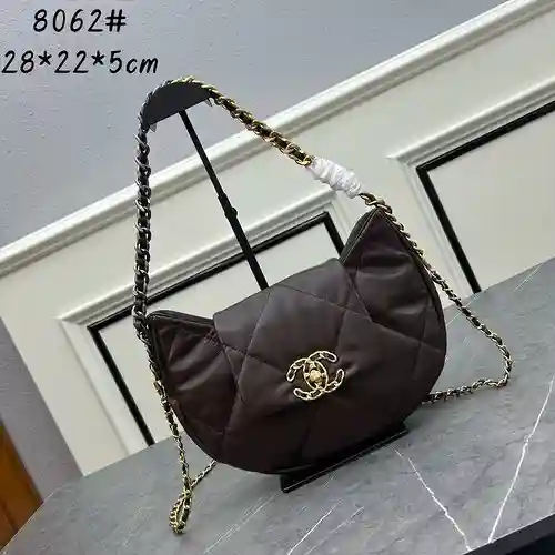La bolsa para axila CH Xiaoxiangjia está hecha de piel de vaca original importada, calidad de alta g