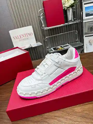 Modelo de pareja Valentino Código: 1129C00 Talla:: Talla de mujer 35-41, talla de hombre 39-45. (Los
