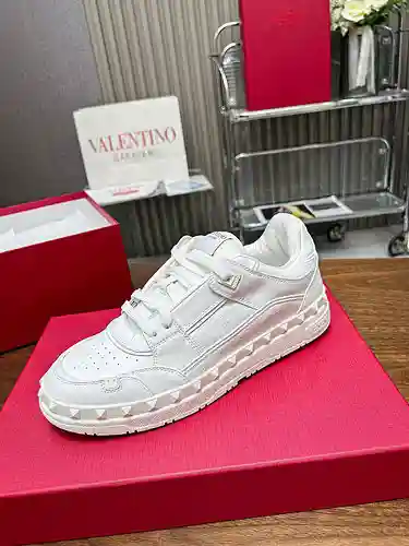 Modelo de pareja Valentino Código: 1129C00 Talla:: Talla de mujer 35-41, talla de hombre 39-45. (Los