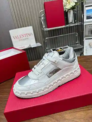 Modelo de pareja Valentino Código: 1129C00 Talla:: Talla de mujer 35-41, talla de hombre 39-45. (Los