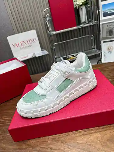 Modelo de pareja Valentino Código: 1129C00 Talla:: Talla de mujer 35-41, talla de hombre 39-45. (Los
