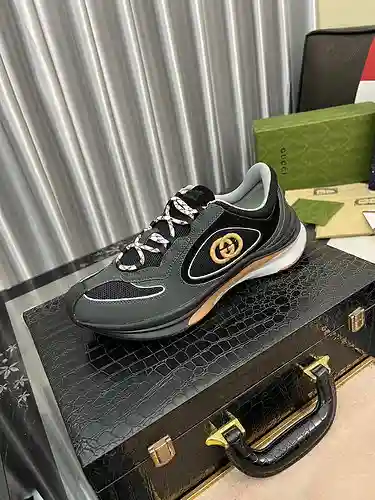 Modelo de pareja GUCCI Código: 1203D20 Talla: 36-44
