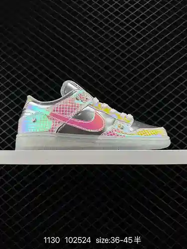 2 Nike Dunk Low Be True Laser Plating Todo el par de zapatos está confeccionado con una parte superi