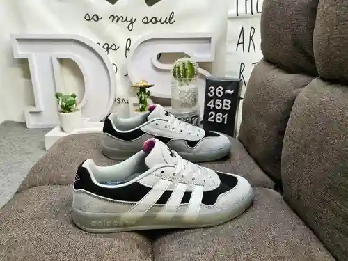 281DAdidas/ Hecho de gamuza combinado con materiales superiores de cuero de fibra ecológica y una su