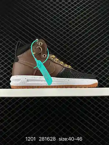 4 NIKE LUNAR FORCE DUCKBOOT’ 7 LF está fabricado en piel sintética y tela. El forro es de tejido rep