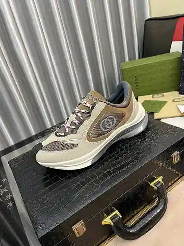 Modelo de pareja GUCCI Código: 1203D20 Talla: 36-44