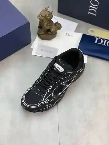 Dior Couple Model Code: 1201B80 Size: Female 35-40, Male: 38-45 (Male 46 and 47 sizes are custom-mad
