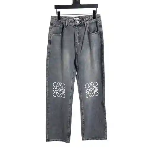 LOE*WE jeans lavados con logo estampado