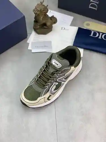 Dior Couple Model Code: 1201B80 Size: Female 35-40, Male: 38-45 (Male 46 and 47 sizes are custom-mad