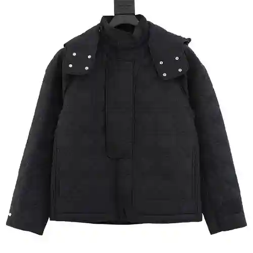 chaqueta acolchada con etiqueta de CD y rombos bordados