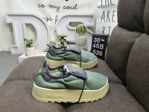 535DAD Zapatos tipo calcetín Puffylette Originals GY1593. La parte superior está hecha de material t