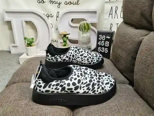 535DAD Zapatos pan tipo calcetín Puffylette Originals. La parte superior está hecha de material teji