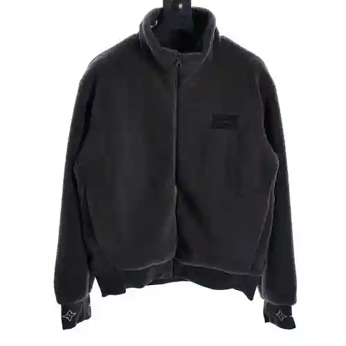 Chaqueta técnica LV sherpa con etiqueta de piel