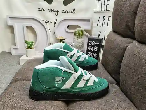 308D / zapatillas adidas adimatic Se lanza la nueva colaboración "Shark Bun Shoes", uniénd