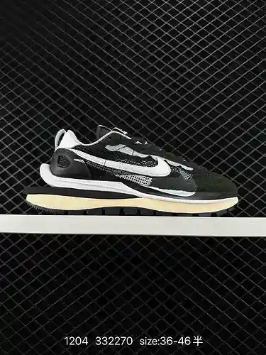 3 técnicas de deconstrucción de Nike Sacai Familiar a nivel corporativo, Swoosh superpuesto, lengüet