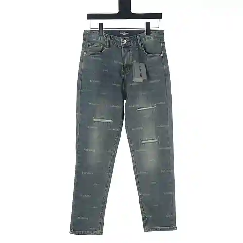 Balenciaga BLCG 23Fw jeans desgastados con letras distintivas