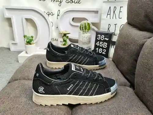 162DAdidas PNS SUPERSTAR utiliza gamuza inversa combinada con material superior de tela de malla tra