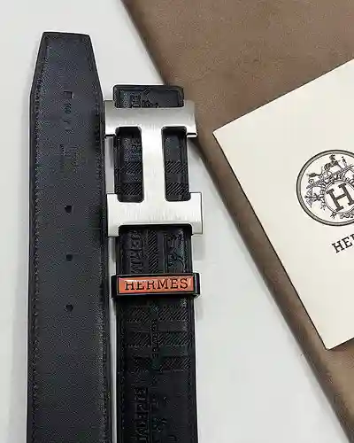 Cinturón de piel auténtica para hombre.