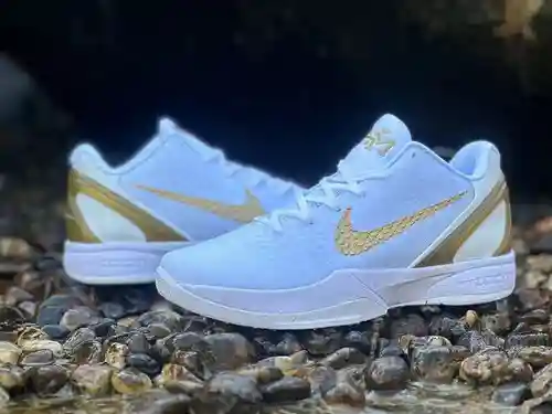 kobe ​​6 negro mes 2024