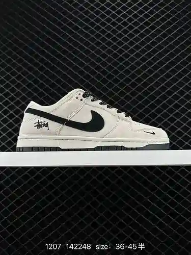 24 La serie de zapatillas Nike SB Zoom Dunk Low son zapatillas deportivas informales clásicas y vers