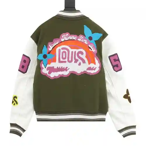 Chaqueta estilo béisbol con patchwork y mangas de cuero con letras bordadas de 1V
