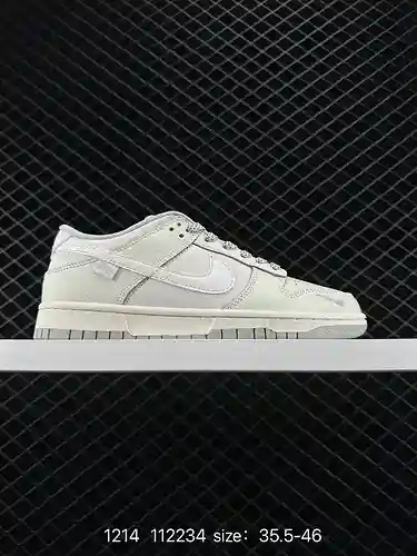 Capa de 7 dedos con media talla Nike Dunk Low Nike SB Low Top Blanco Azul Todo el par de zapatos est
