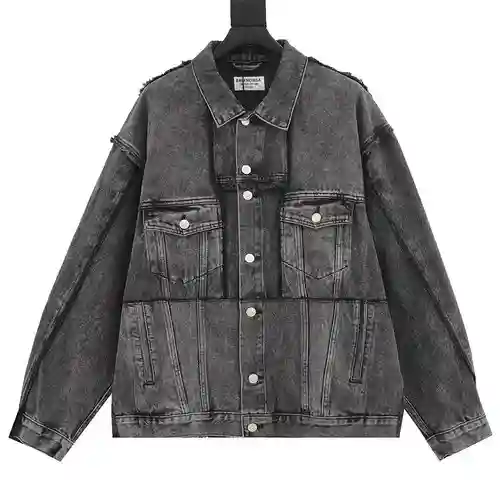Chaqueta vaquera lavada con patchwork técnico Blcg deconstruida