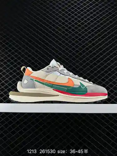 Nike Sacai de nivel corporativo Técnicas de deconstrucción familiares, Swoosh superpuesto, lengüetas