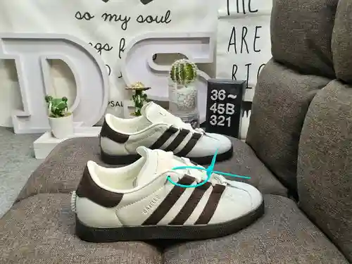 321D Corporate Adidas originals Gazelle Indoor Esta zapatilla es un renacimiento de la zapatilla Gaz
