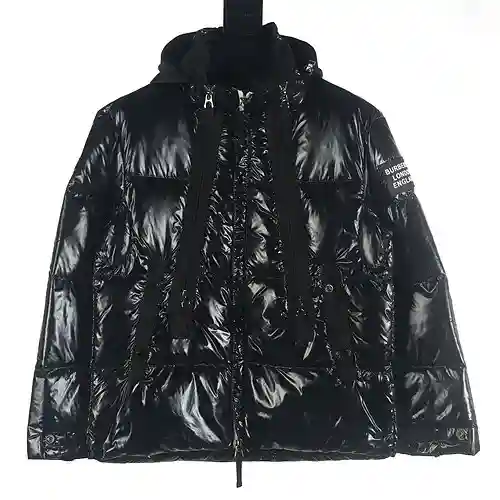 Burberry BBR chaqueta de plumas brillante de charol con tres cremalleras