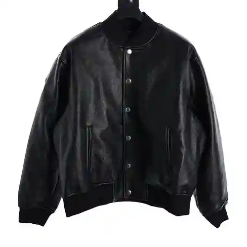 Chaqueta estilo béisbol de cuero con parche GVC y bordado