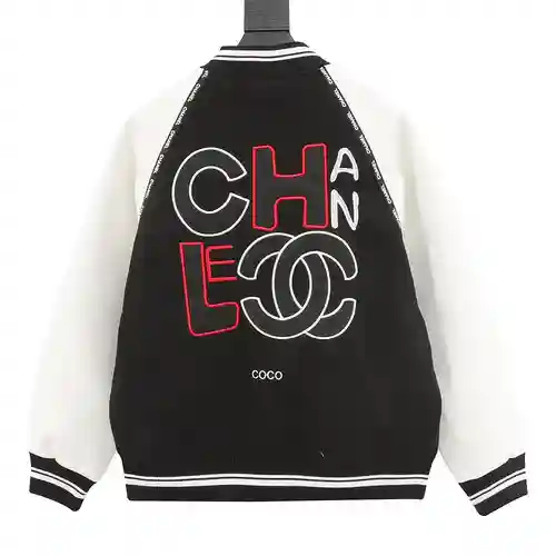 CHA*NEL / Chanel chaqueta de béisbol con parches y mangas de cuero con letras bordadas