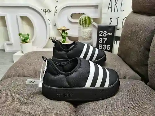 535DAD Zapatos tipo calcetín Puffylette Originals GY1593. La parte superior está hecha de material t