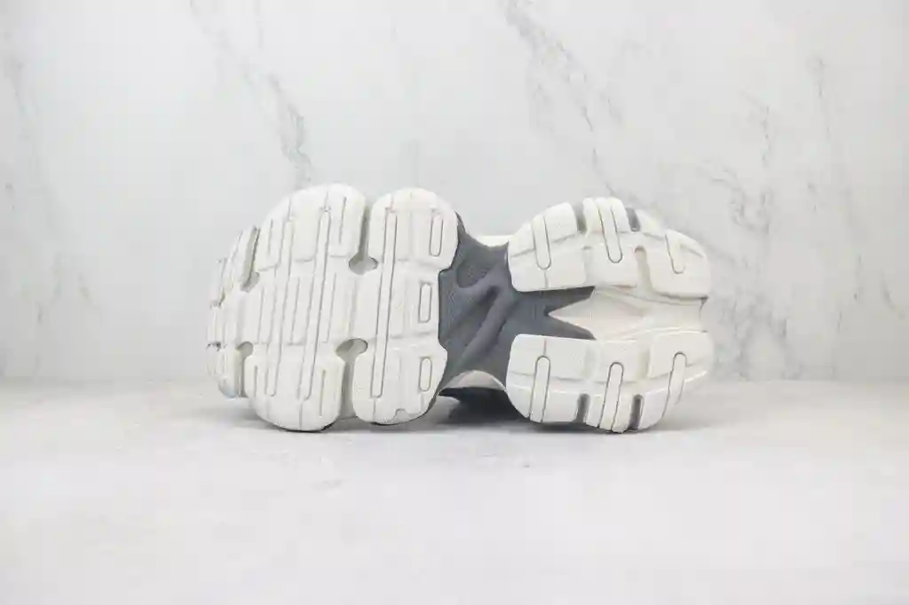 巴黎世家 (3 - 9).webp