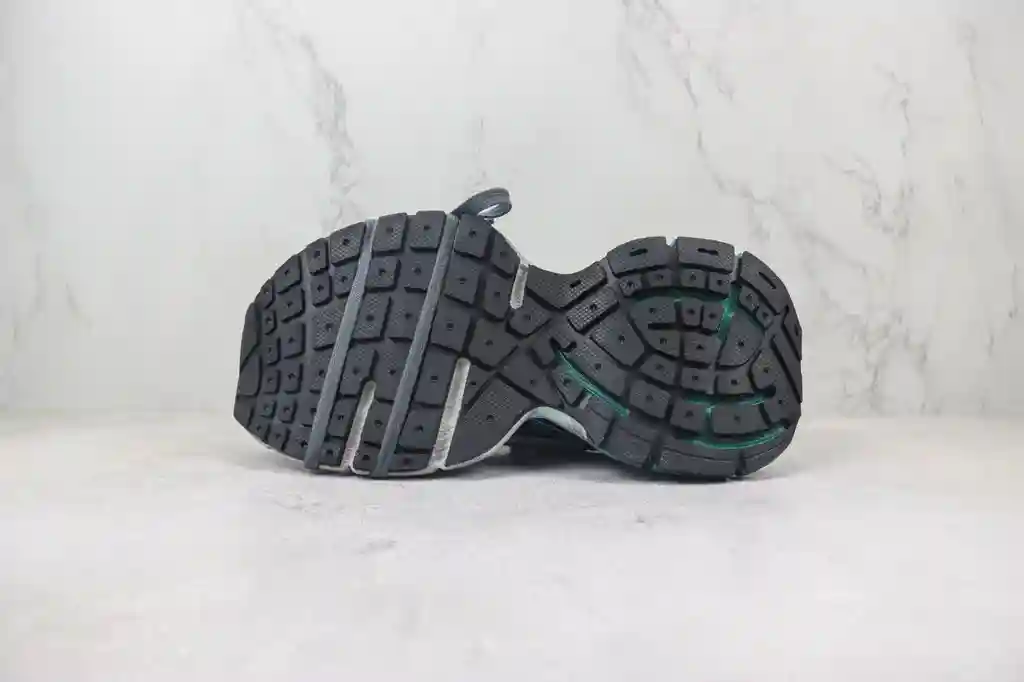 巴黎世家 (3 - 9).webp