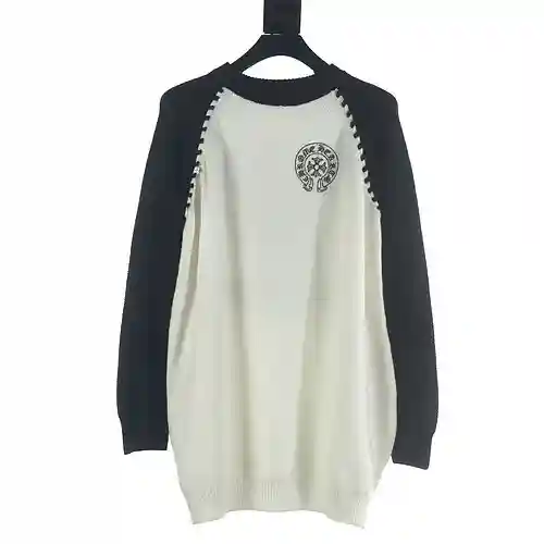 Crow Heart CH 23FW Suéter de cuello redondo en sánscrito con forma de herradura empalmada